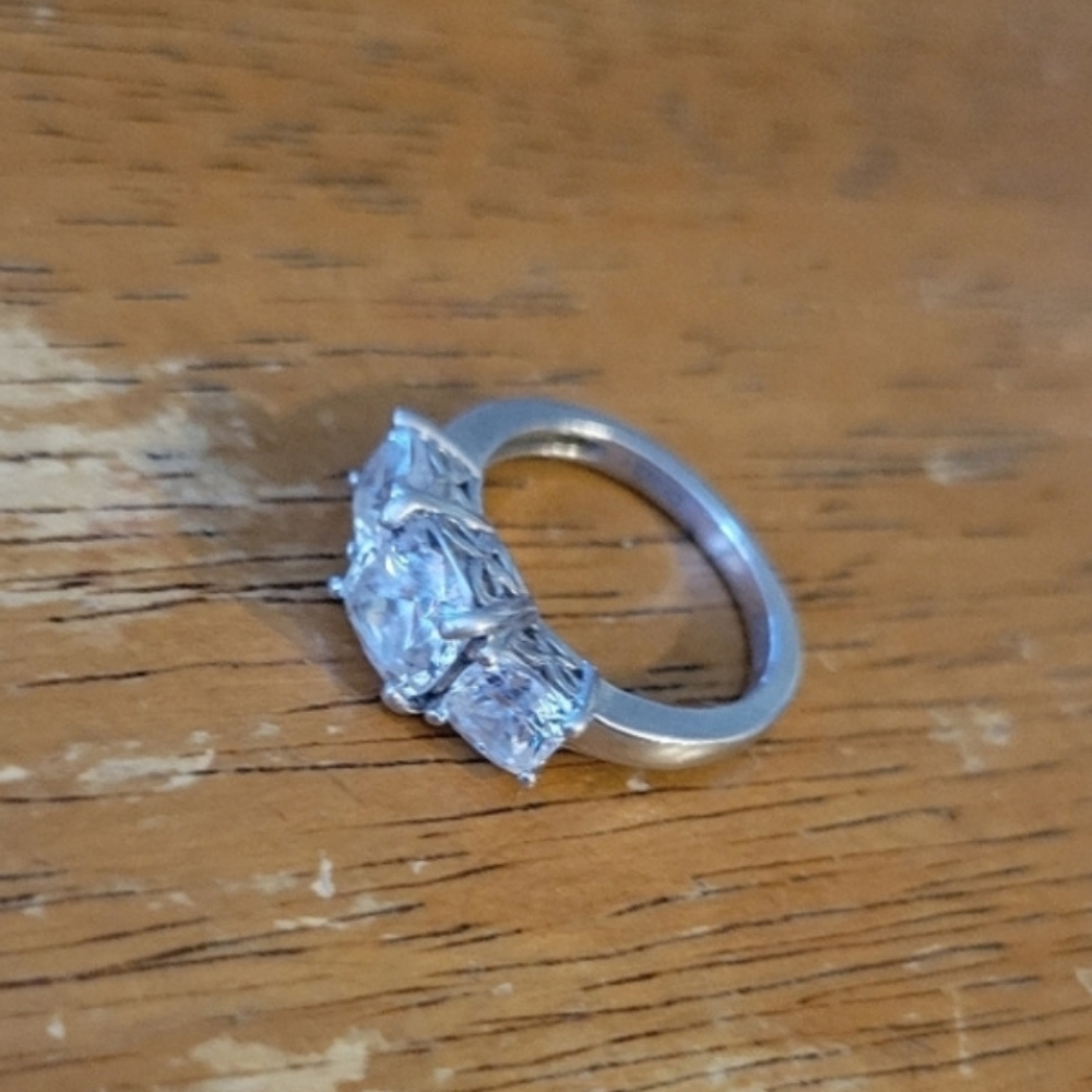 Elegant Sterling Silver 3 Stone Women's Ring